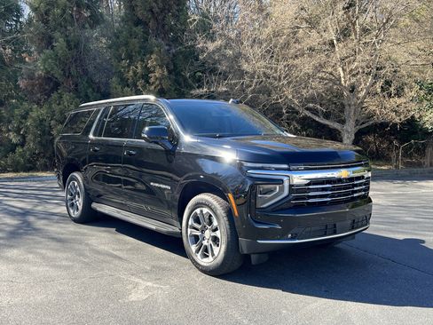 New 2026 Chevrolet Suburban LT w/ Comfort Package image 2