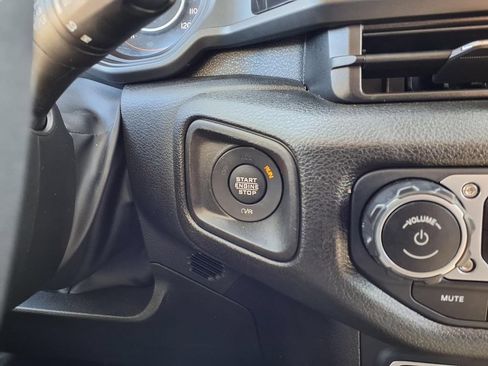 Used 2025 Jeep Wrangler Unlimited Sport AWD/4WD image 8