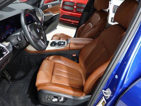 Used 2025 BMW X7 M60i AWD/4WD image 21