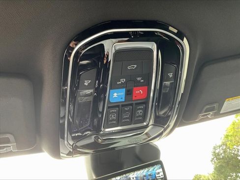 Used 2024 Jeep Grand Cherokee Overland w/ Luxury Tech Group IV AWD/4WD image 26