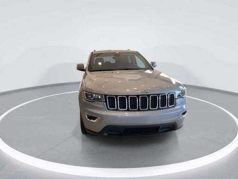 Used 2017 Jeep Grand Cherokee Laredo AWD/4WD image 3