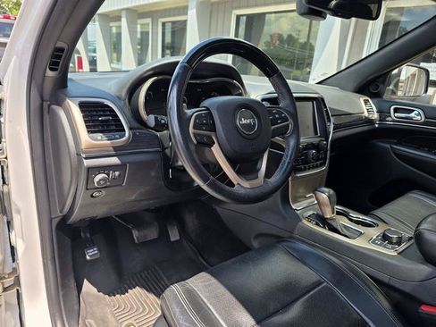 Used 2016 Jeep Grand Cherokee Overland AWD/4WD image 9