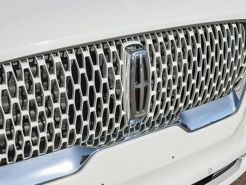 Used 2021 Lincoln Aviator Reserve w/ Equipment Group 210A image 17