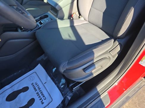 Used 2019 Hyundai Tucson SE image 32