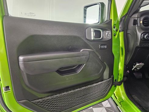 Used 2025 Jeep Gladiator Sport image 17