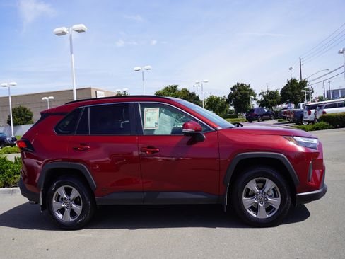 Used 2025 Toyota RAV4 XLE w/ Convenience Package AWD/4WD image 4