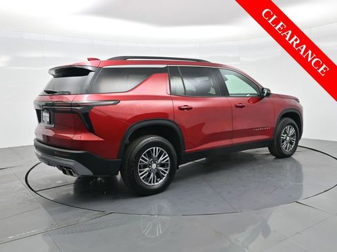 Used 2025 Chevrolet Traverse LT w/ Driver Confidence Package image 7