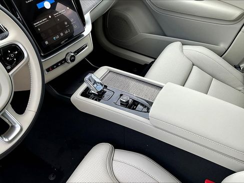 New 2026 Volvo XC90 B6 Ultra image 21
