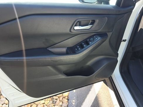 Used 2024 Nissan Rogue SV AWD/4WD image 15