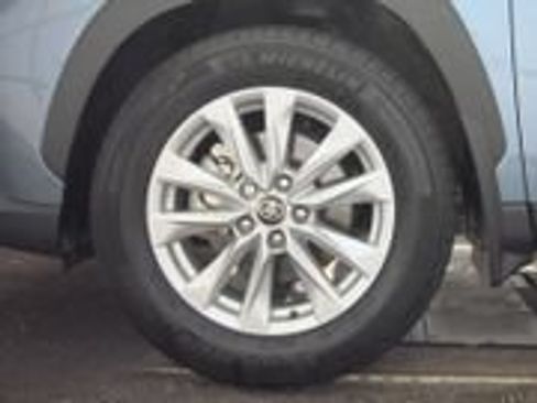 Used 2024 Toyota Corolla Cross LE FWD image 8