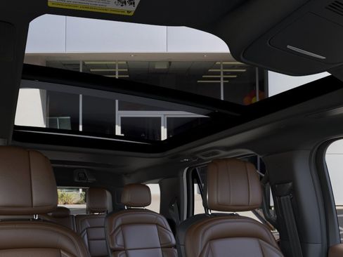 New 2026 Lincoln Navigator Reserve AWD/4WD image 22