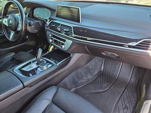 Used 2022 BMW 740i w/ M Sport Package image 23