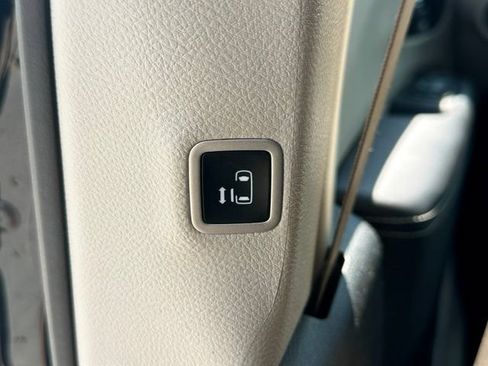 Used 2024 Chrysler Pacifica Touring-L AWD/4WD image 20