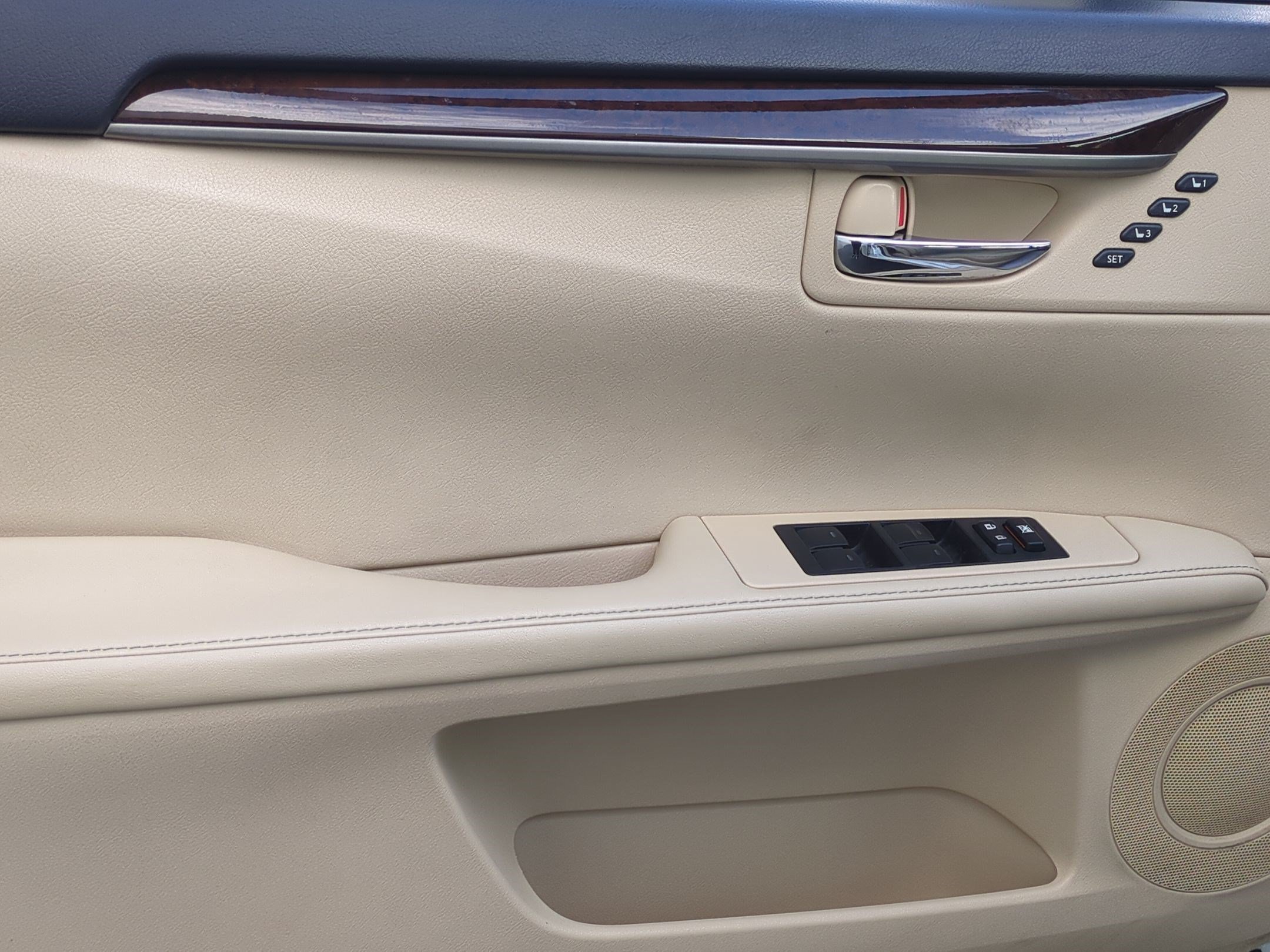 Used 2015 Lexus ES 350 w/ Luxury Package FWD image 14