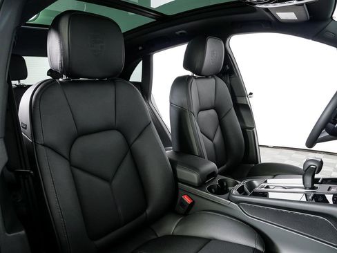 New 2026 Porsche Macan AWD/4WD image 24