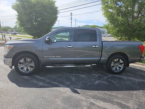 Used 2019 Nissan Titan SV w/ SV Convenience Package AWD/4WD image 2