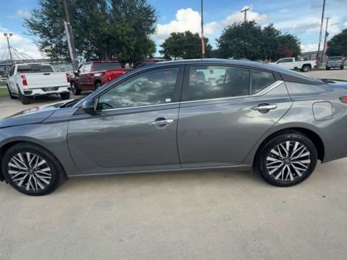Used 2025 Nissan Altima 2.5 SV FWD image 5