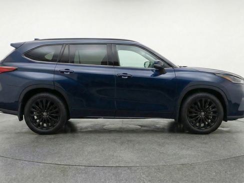 Used 2025 Toyota Highlander XSE image 11