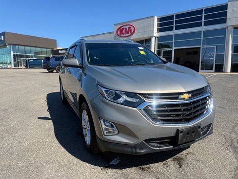 Used 2018 Chevrolet Equinox LT w/ Sun & Infotainment Package AWD/4WD image 4