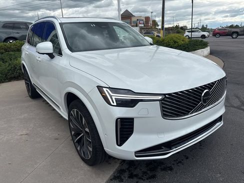 Used 2025 Volvo XC90 B5 Plus AWD/4WD image 5