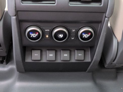 Used 2020 Land Rover Defender 110 HSE image 25