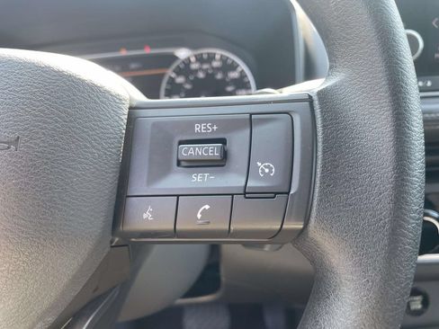 Used 2025 Nissan Rogue S FWD image 19