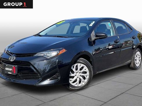Used 2018 Toyota Corolla LE image 1