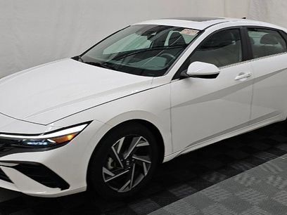 Used 2024 Hyundai Elantra SEL w/ Convenience Package