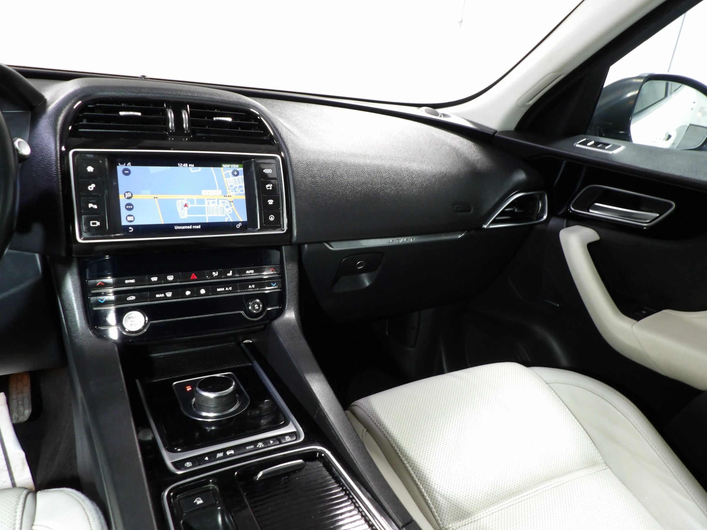 Used 2018 Jaguar F-PACE Prestige AWD/4WD image 15