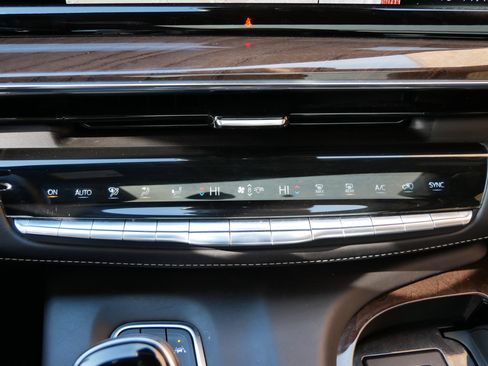 Used 2021 Cadillac Escalade ESV Sport Platinum w/ Heavy-Duty Trailer Package image 19