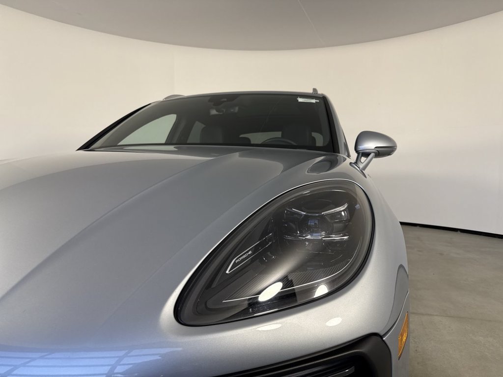 Certified 2026 Porsche Macan AWD/4WD image 11