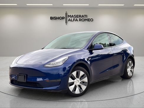 Used 2022 Tesla Model Y Long Range AWD/4WD image 2