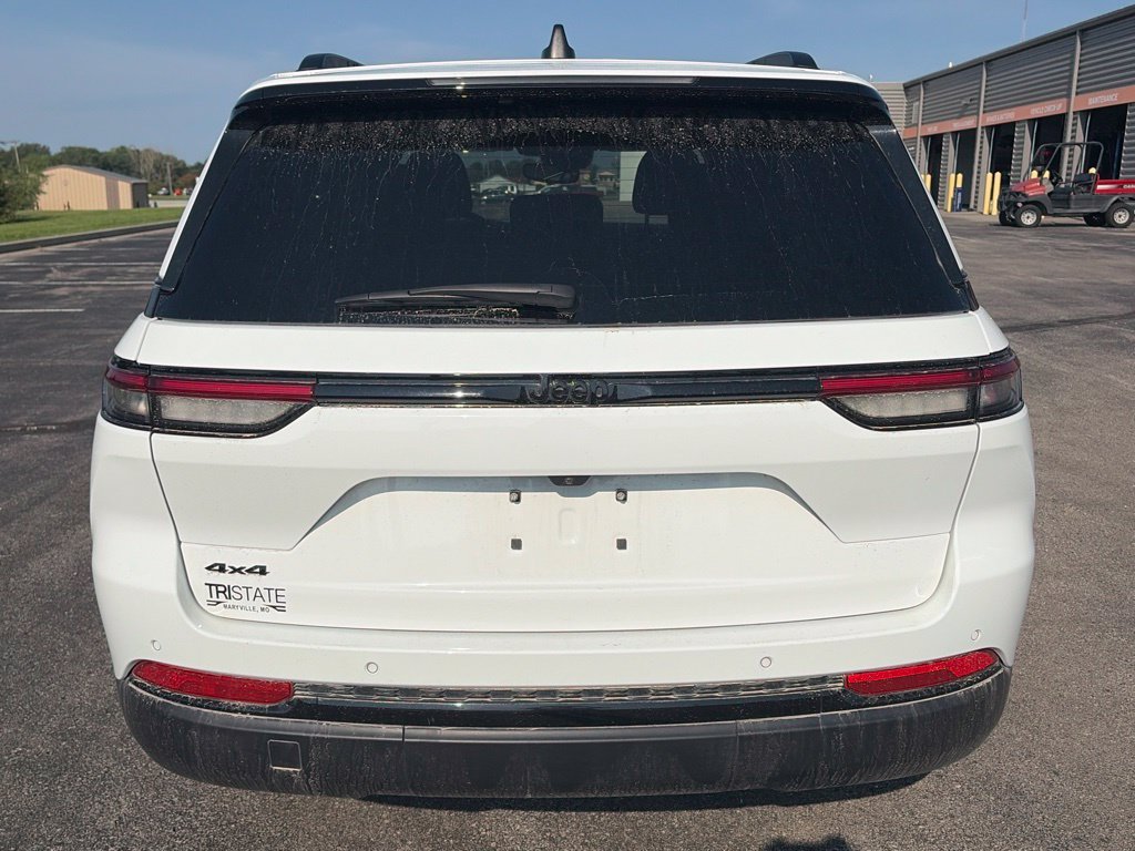 Used 2024 Jeep Grand Cherokee Altitude AWD/4WD image 4