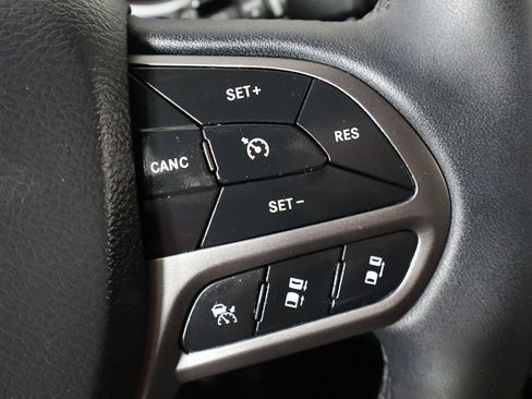 Used 2022 Jeep Cherokee Limited image 36