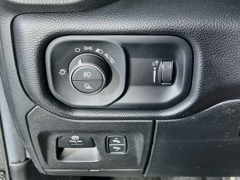 Used 2022 RAM 1500 Big Horn AWD/4WD image 10