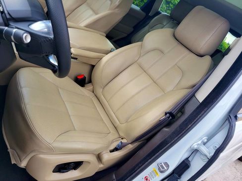 Used 2016 Land Rover Range Rover Sport SE image 19