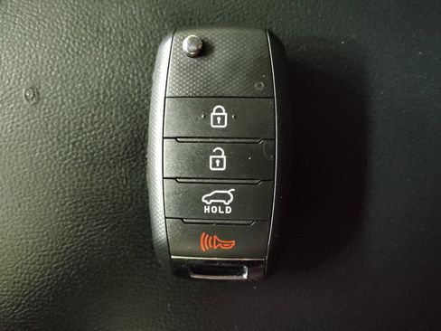 Used 2020 Kia Sorento LX image 32