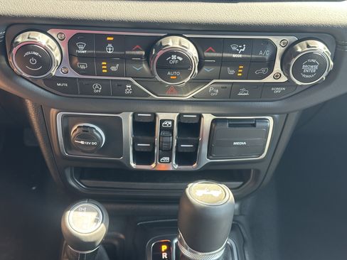 Used 2025 Jeep Wrangler Sahara w/ Safety Group image 23