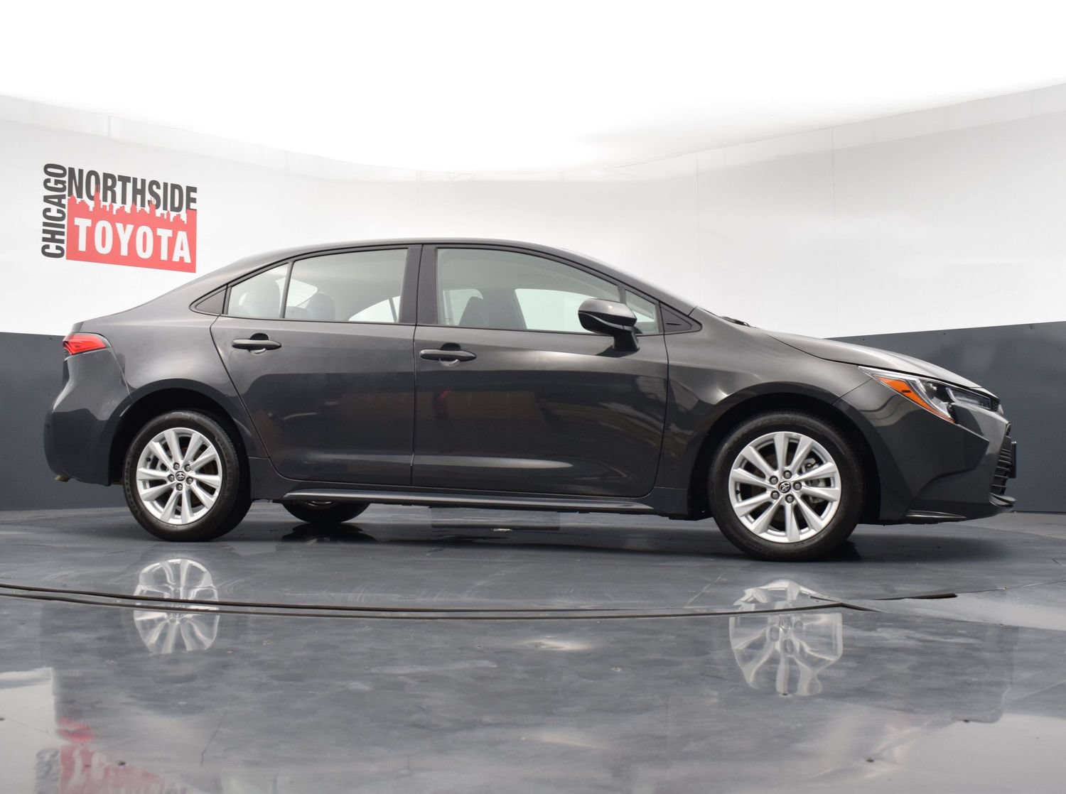Used 2025 Toyota Corolla LE w/ LE Premium Package FWD image 28