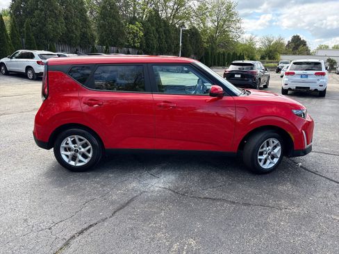 Used 2025 Kia Soul LX w/ LX Technology Package FWD image 6