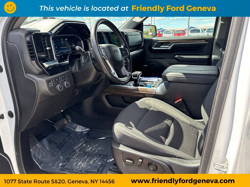 Used 2023 Chevrolet Silverado 1500 RST w/ Redline Edition AWD/4WD image 10