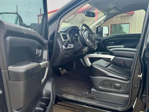 Used 2017 Nissan Titan PRO-4X w/ Pro-4x Convenience Package AWD/4WD image 16