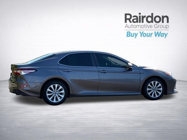 Used 2018 Toyota Camry LE w/ Moonroof Package FWD image 5