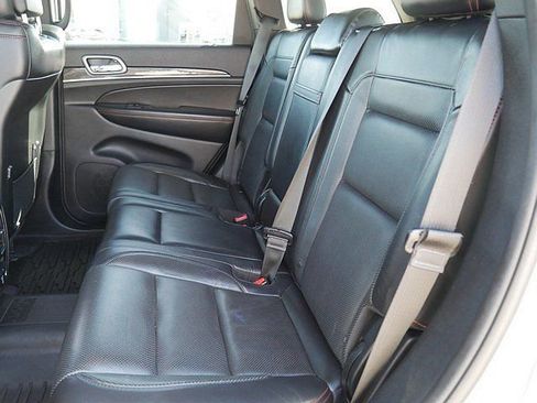 Used 2018 Jeep Grand Cherokee Trailhawk w/ Trailhawk Luxury Group AWD/4WD image 16