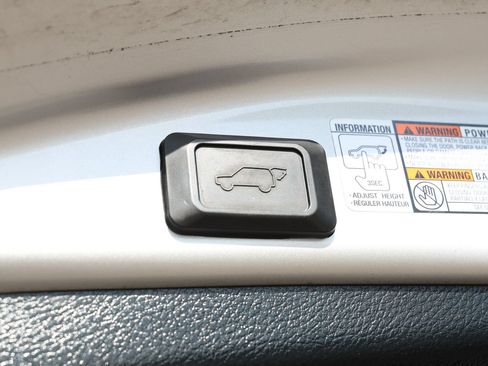 Used 2013 Toyota RAV4 Limited FWD image 36