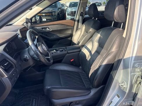 Used 2022 Nissan Rogue Platinum w/ Head-Up Display Package AWD/4WD image 11