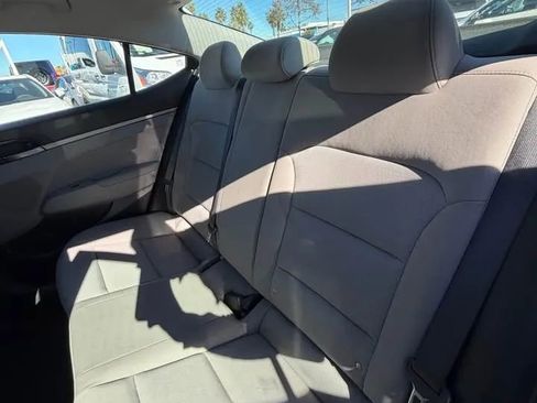 Used 2017 Hyundai Elantra SE image 10