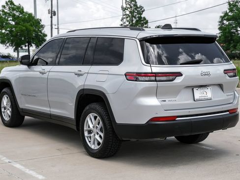Used 2021 Jeep Grand Cherokee L Laredo w/ Luxury Tech Group I AWD/4WD image 9