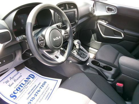 Used 2025 Kia Soul LX w/ LX Technology Package FWD image 12