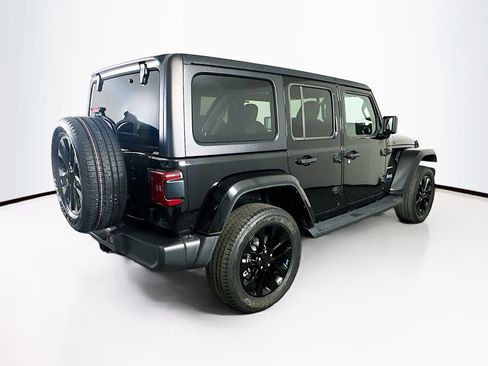 Used 2023 Jeep Wrangler Unlimited Sahara w/ Cold Weather Group AWD/4WD image 9